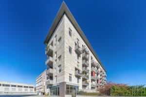 Attico con vasca, posto auto e metro sotto casa