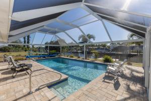 Pet Friendly, Private Pool, Boating easy to get out to Charlotte Harbor, Close to activates and beach life
