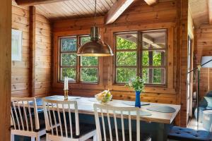 Charming Log Cabin By A Beautiful Lake