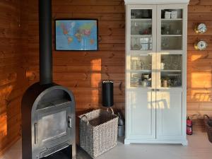 Charming Log Cabin By A Beautiful Lake