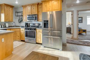 Near Dinosaur Natl Monument! High Desert Hideaway