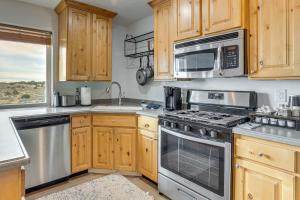 Near Dinosaur Natl Monument! High Desert Hideaway