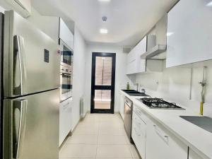 NEW bright and luxurious 2 bedrooms in Rd Malaga