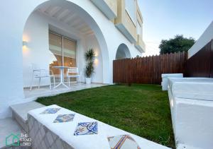New 1 bedroom with garden and sea side at Marsa Cornich