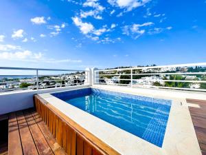 Panoramic View : Enjoy a hot swim in Sidibou
