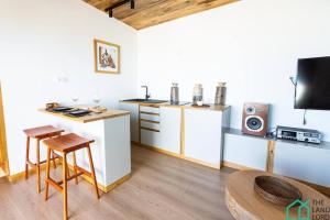 Panoramic View : Enjoy a hot swim in Sidibou