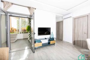 New 1 bedroom with swimming pool next to Lac 2