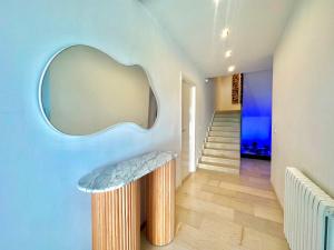 Villa Corniche vue mer et piscine chauffée