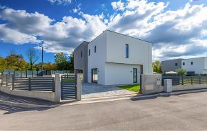 Nice Home In Stancija Paradiz