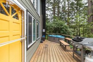 Treetop Lodge - 2 Homes on one Property!