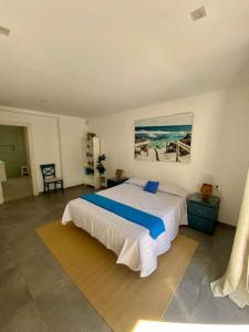 Mediterranean Villa - Private Pool , Garden & BBQ