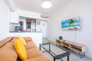 Levante Sky Views - Modern 9th Floor near Beach