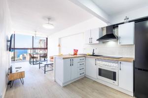 Levante Sky Views - Modern 9th Floor near Beach