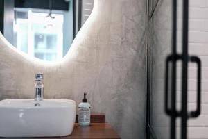 Botanic Loft Stylish and Cozy Retreat