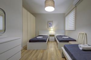 Dolce far niente Sliema Sea Front 3BD sleeps 8