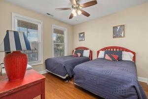 Retreat and Team Ready! Sleeps 20, Heated Pool, Elevator Walk to Beach