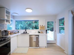 Stylish House with Huge Backyard AC and Pet Welcome