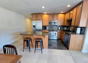2 Bedroom Condo in the Heart of Rockaway Beach