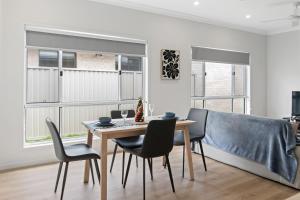 Modern House with Patio and Family Comfort)