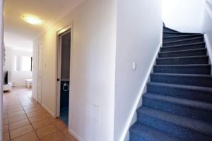 Coastal 2BR Retreat Heart of Broadbeach Living