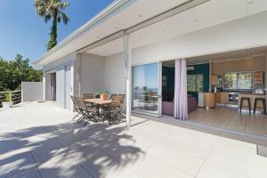 Coastal Penthouse, Private Pool and Stunning Sea Views
