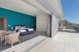 Coastal Penthouse, Private Pool and Stunning Sea Views