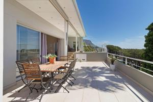Coastal Penthouse, Private Pool and Stunning Sea Views