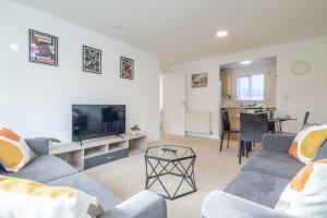 Spacious 2BR I 2BA I Sleeps 4 I Near Science Park