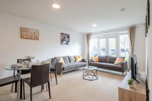 Spacious 2BR I 2BA I Sleeps 4 I Near Science Park