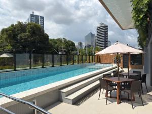 Studio para até 3 pessoas no centro de Belém, com vaga e psicina