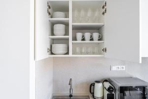 Blueground Prague 7 furnished close to offices PRG-12