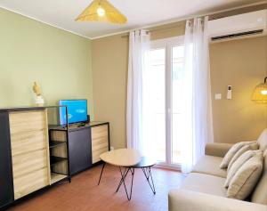 Studio rénové, clim, wifi, parking proche plage