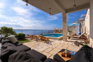 Villa S&A with heated private pool, 3 bedrooms, 3 bathrooms, playground