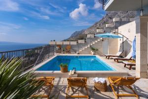 Villa S&A with heated private pool, 3 bedrooms, 3 bathrooms, playground