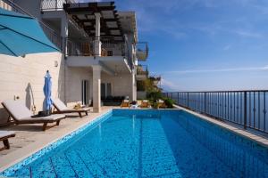 Villa S&A with heated private pool, 3 bedrooms, 3 bathrooms, playground