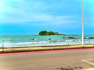 Casa frente-mar com piscina privativa 2 churrasqueiras interna e externa e vista incrível Praia do Grant Barra Velha