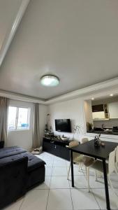 Quarto bem localizado, a poucos minutos da praia, ao lado de padarias, mercados e farmacia, facil acesso a br 101