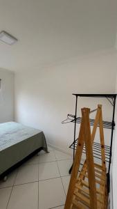 Quarto bem localizado, a poucos minutos da praia, ao lado de padarias, mercados e farmacia, facil acesso a br 101