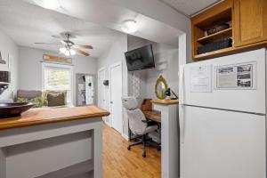 Bright & Chic 1st Flr Studio - Short-Midterm Stays