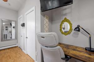 Bright & Chic 1st Flr Studio - Short-Midterm Stays