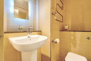 Manchester Airport Stanley Hotel by Belvilla