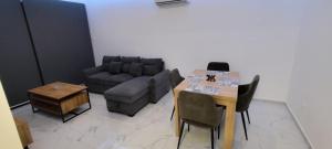 Cozy 1BR Apt close to Paphos Harbour,Sea,& Beach