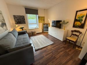 Ideal auch als Ersatzwohnung bei Schäden zuhaus, im Herzen City Kiel 1 Zi Whg pure Gemütlichkeit, eigener Parkplatz, große Wohnküche, 10 m Fußweg zur Universität zu Kiel, 5 min zur Uniklinik, Ostsee, City, Seebäder