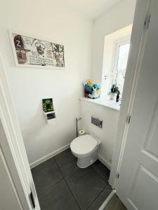 4BD 2BR House with Parking in Gravesend