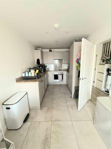 4BD 2BR House with Parking in Gravesend