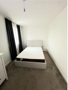 4BD 2BR House with Parking in Gravesend