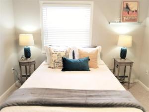 Modern & Stylish Furnished 1 Bed 1 Bath