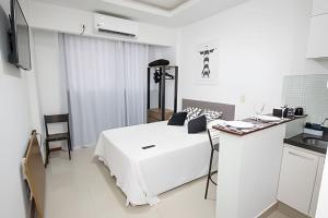 STUDIO - PRAIA de BOTAFOGO - 400m do Metrô Botafogo - Excelente Localização - Bares, Restaurantes e 2 Grandes Shoppings - Portaria 24h - Wi Fi - TV Claro e Steams