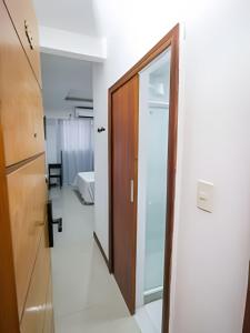 STUDIO - PRAIA de BOTAFOGO - 400m do Metrô Botafogo - Excelente Localização - Bares, Restaurantes e 2 Grandes Shoppings - Portaria 24h - Wi Fi - TV Claro e Steams