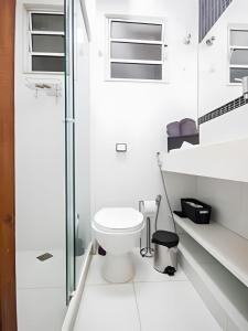 STUDIO - PRAIA de BOTAFOGO - 400m do Metrô Botafogo - Excelente Localização - Bares, Restaurantes e 2 Grandes Shoppings - Portaria 24h - Wi Fi - TV Claro e Steams